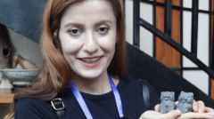 布依族村平易近的热情立即就让他回忆起正在村